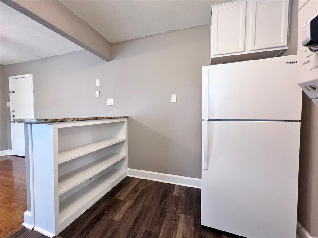 1121 North Bishop Avenue, Unit C Dallas, TX 75208 - Photo 7 of 11 a view of walk in closet with empty racks