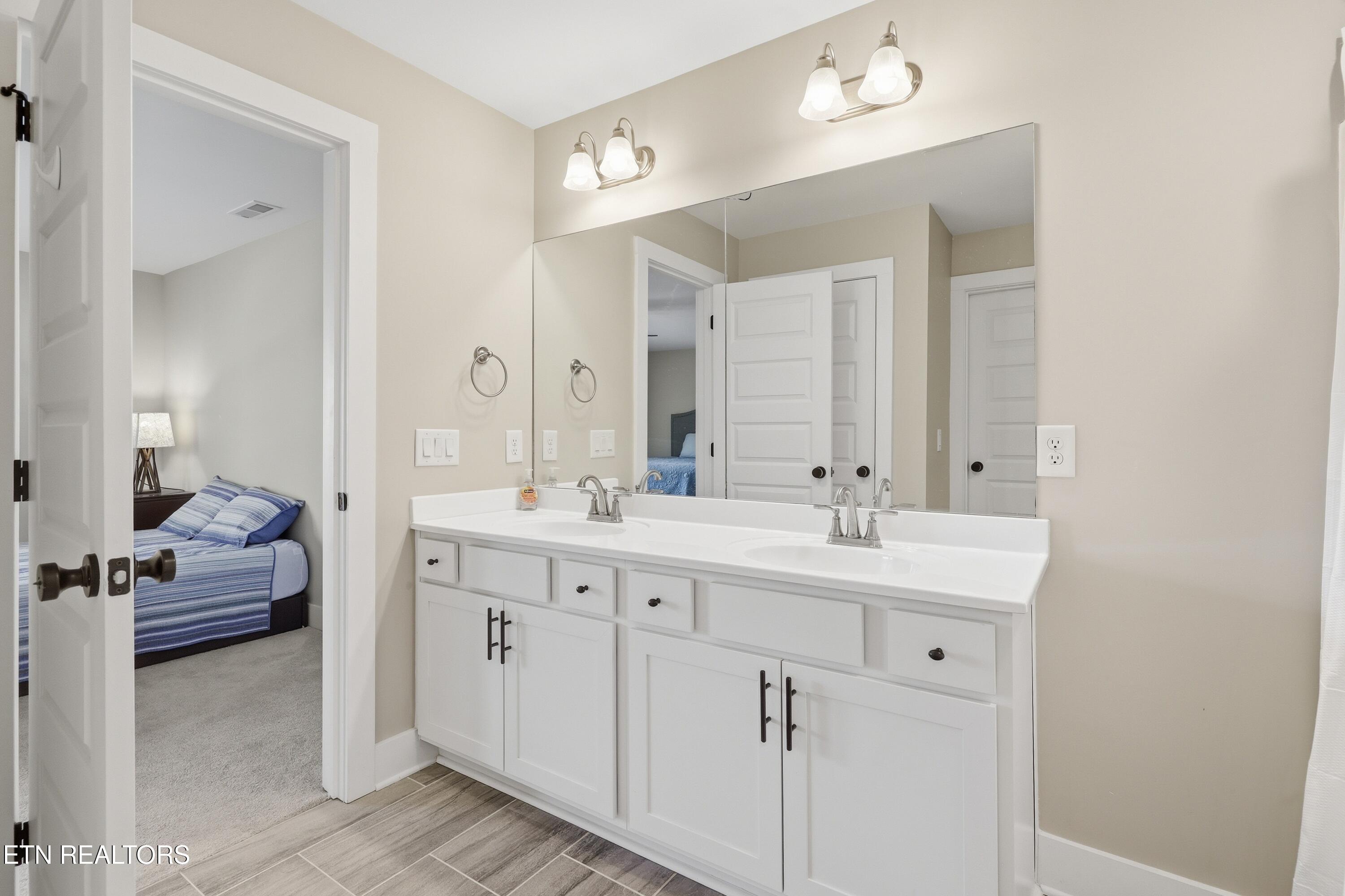 1437 Vale View Road Knoxville, TN 37922 - Photo 25 of 35 1437_Vale_View_Rd_0146