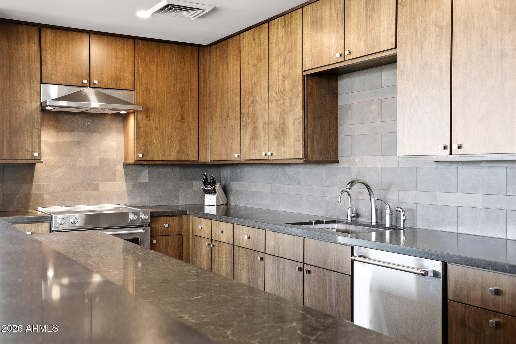 310 South 4th Street, Unit 2204 Phoenix, AZ 85004 - Photo 24 of 66 Tile Backsplash