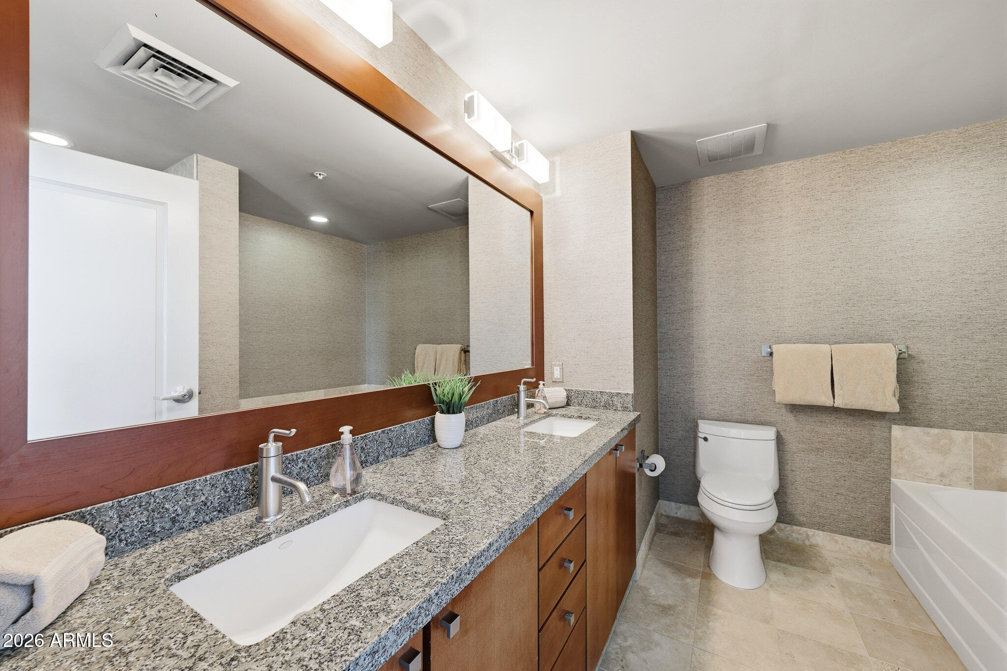 310 South 4th Street, Unit 2204 Phoenix, AZ 85004 - Photo 31 of 66 Primary Bathroom
