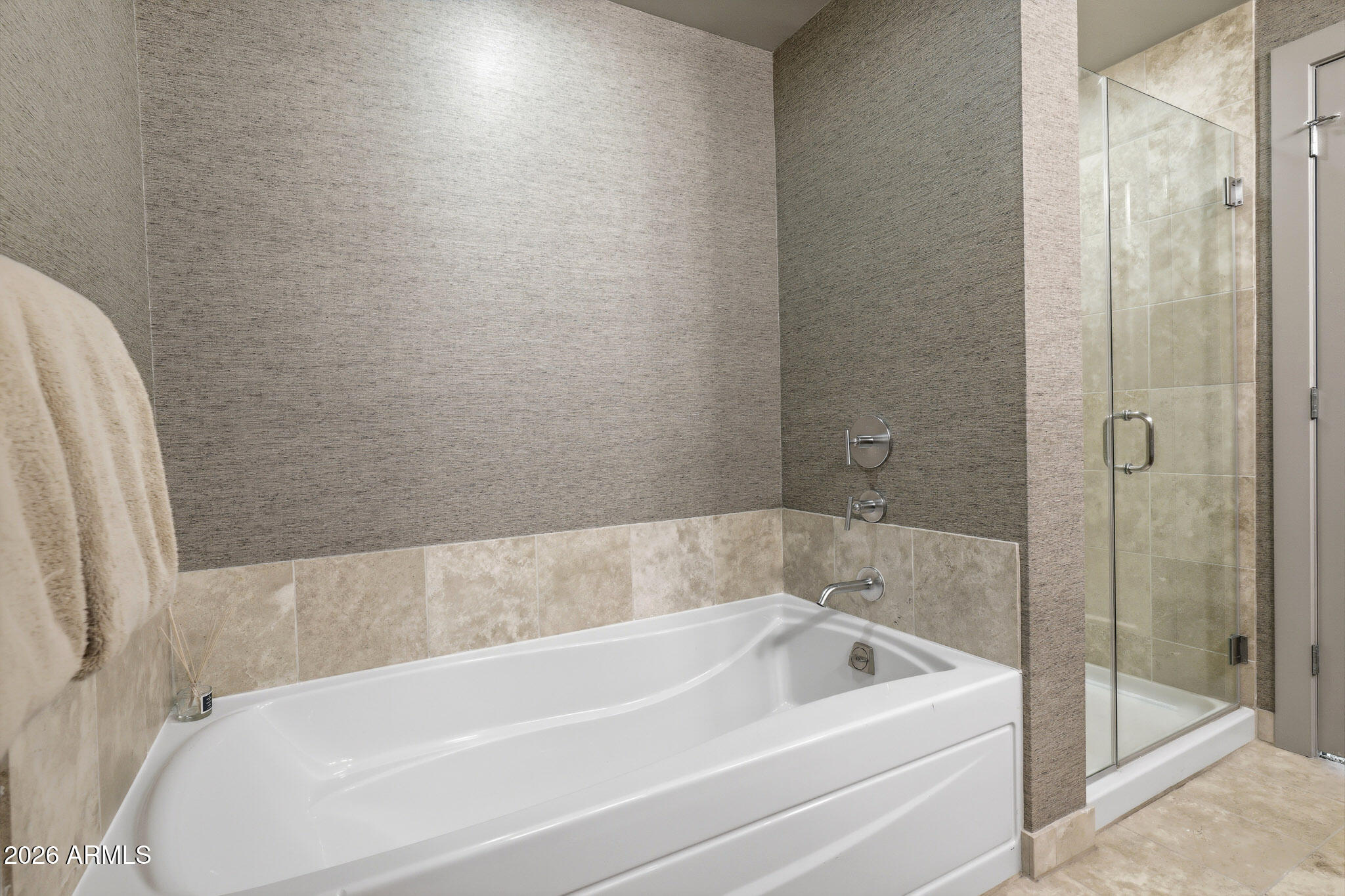 310 South 4th Street, Unit 2204 Phoenix, AZ 85004 - Photo 33 of 66 Primary Tub & Shower