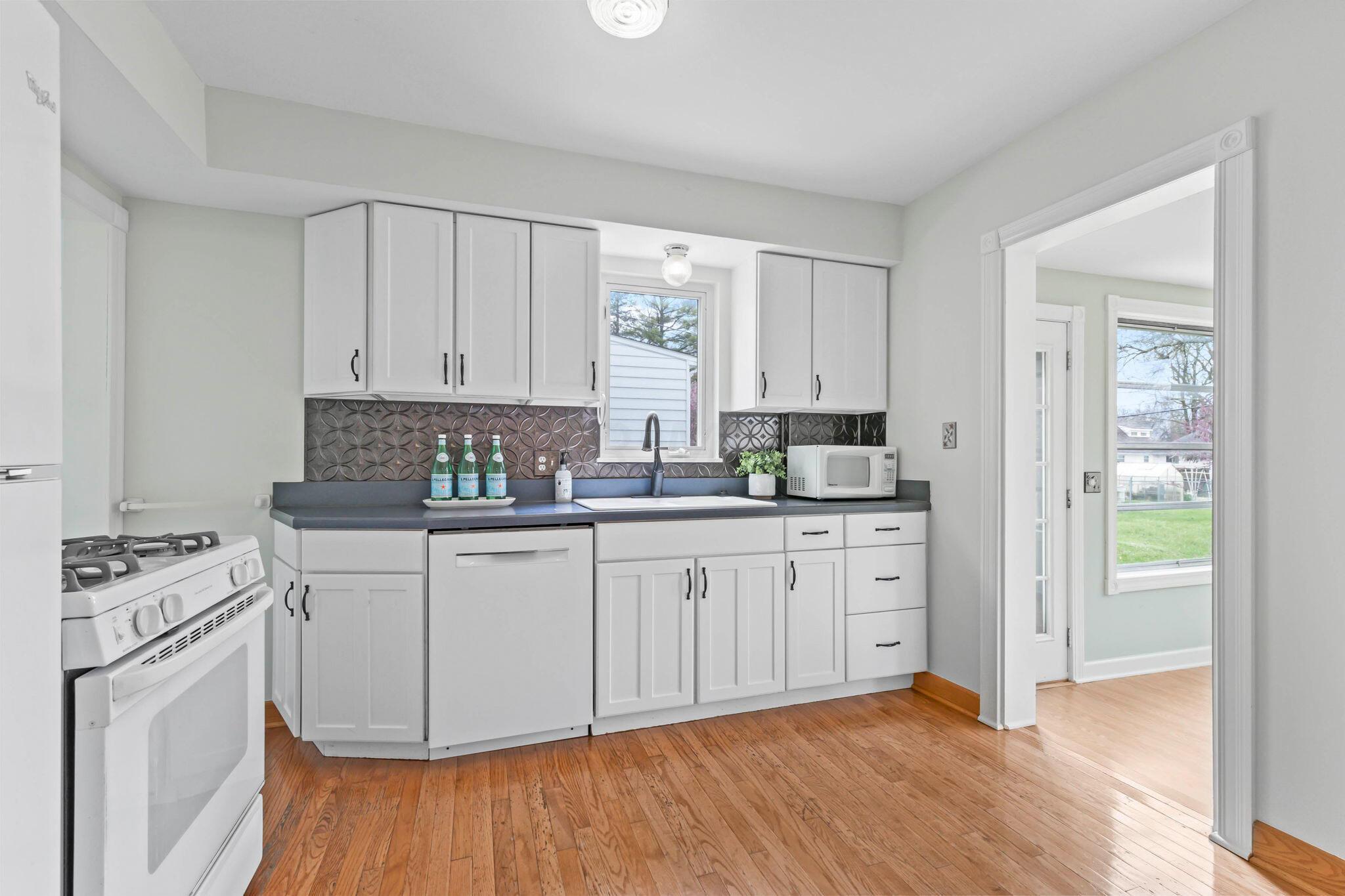 423 Garden Road Columbus, OH 43214 - Photo 8 of 29 Kitchen