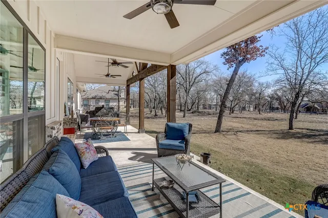 a view of a livingroom with furniture
