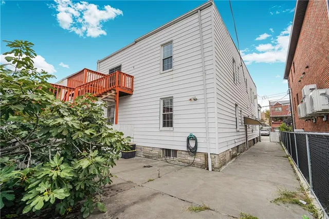 a view of a house with a yard and balcony