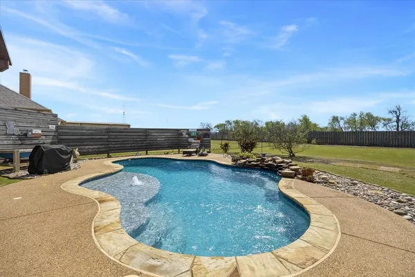 $549,000 | 431 Brooks Drive, Nevada, TX 75173