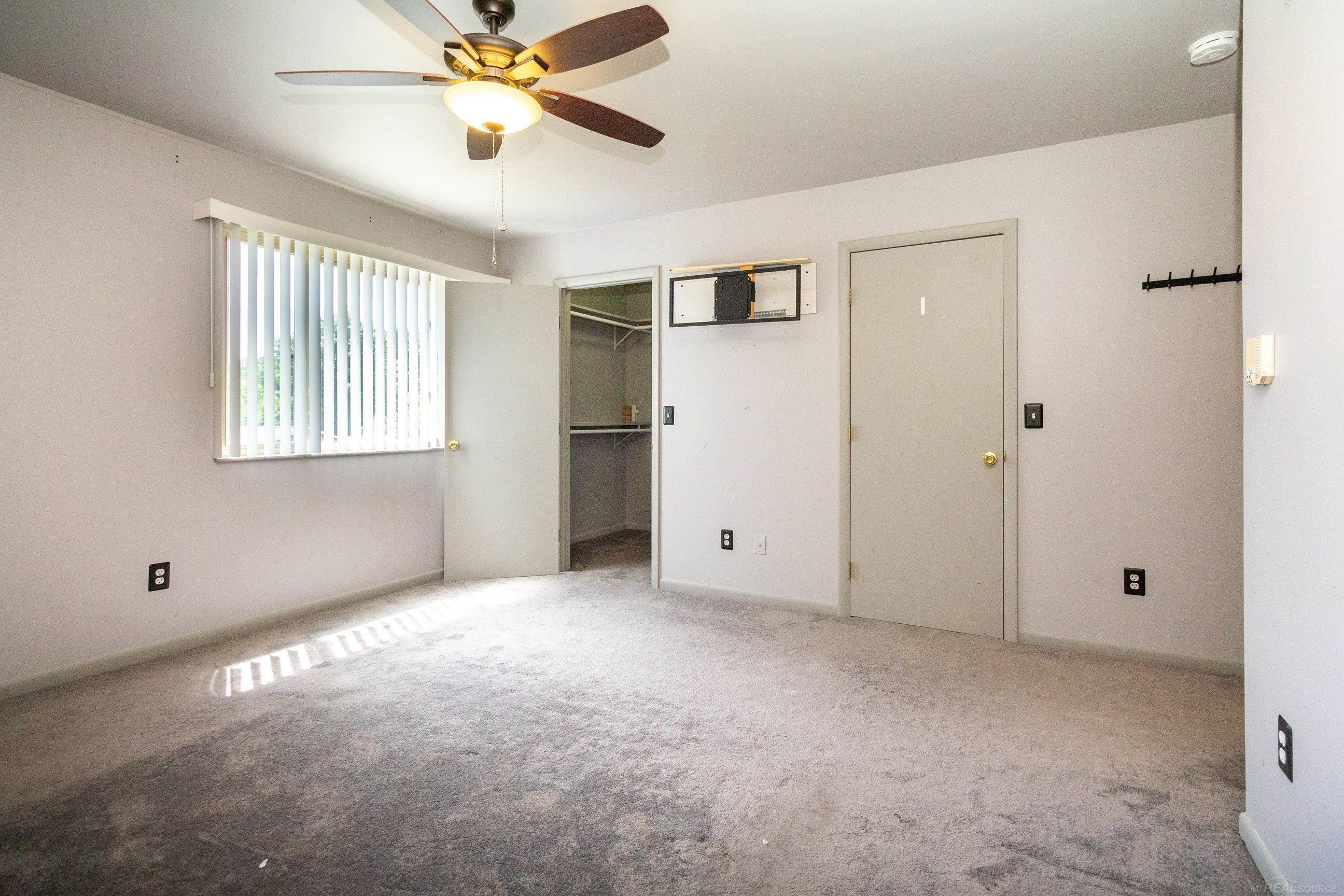 3844 Mapleleaf Road Waterford, MI 48328 - Photo 41 of 48 50145551-78dd10c8-79bc-4e8e-b304-36b274ed71d8.JPG