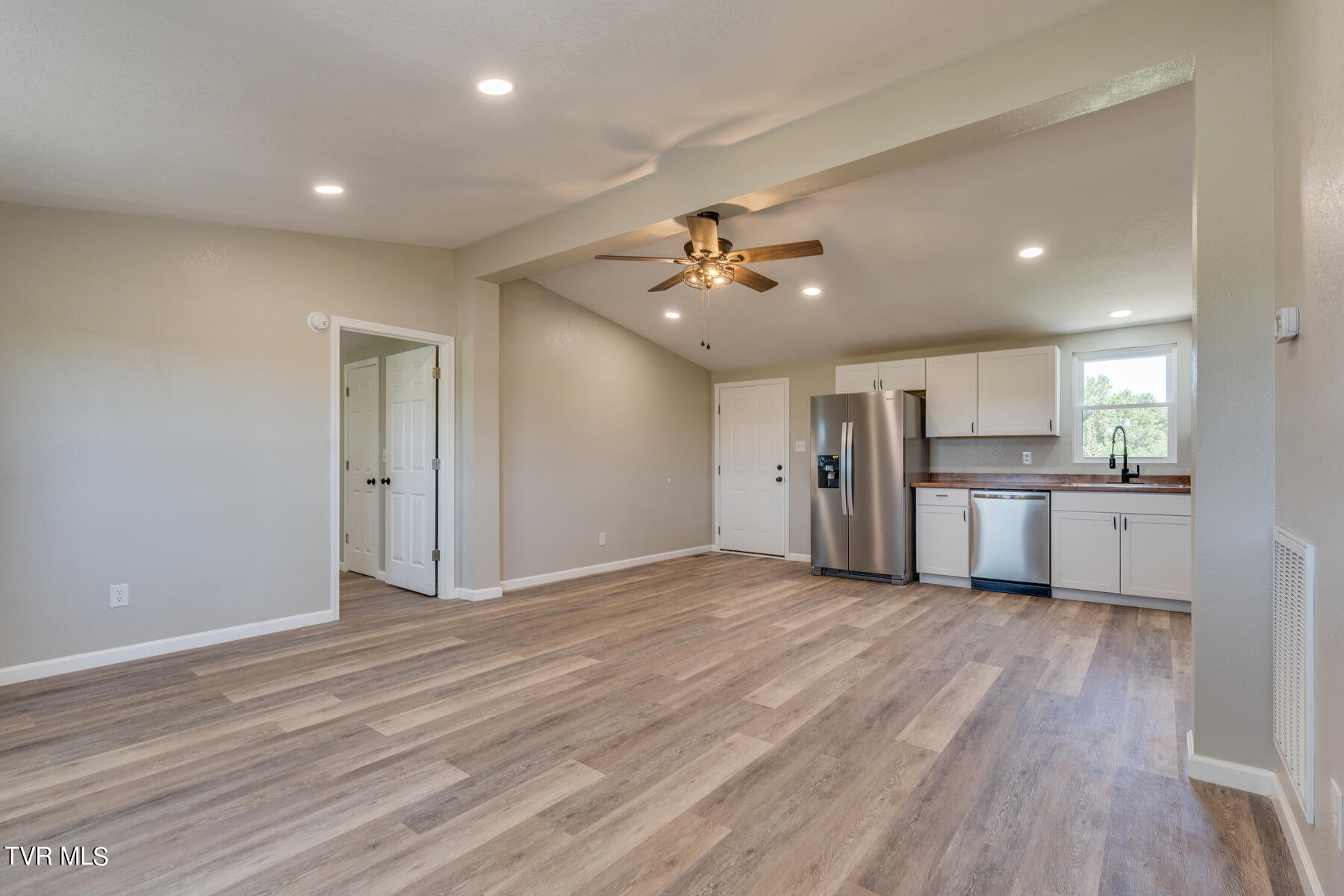 344 Roy Green Road Telford, TN 37690 - Photo 5 of 25 005