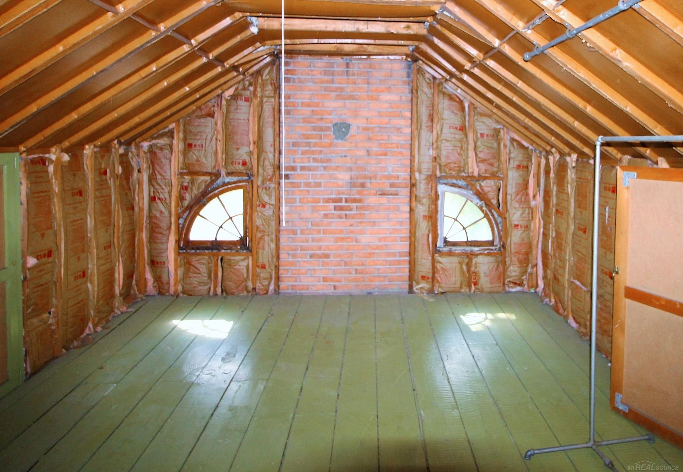 1105 Harvard Road Grosse Pointe, MI 48230 - Photo 47 of 73 50122904-46.JPG