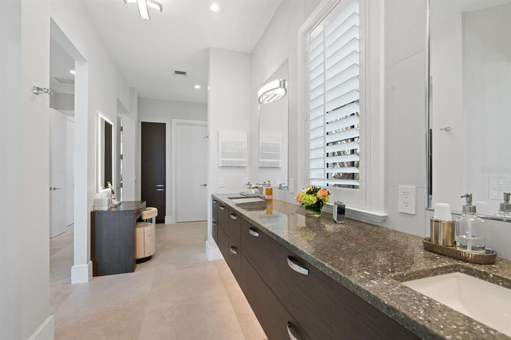 600 Putter Lane Longboat Key, FL 34228 - Photo 11 of 44