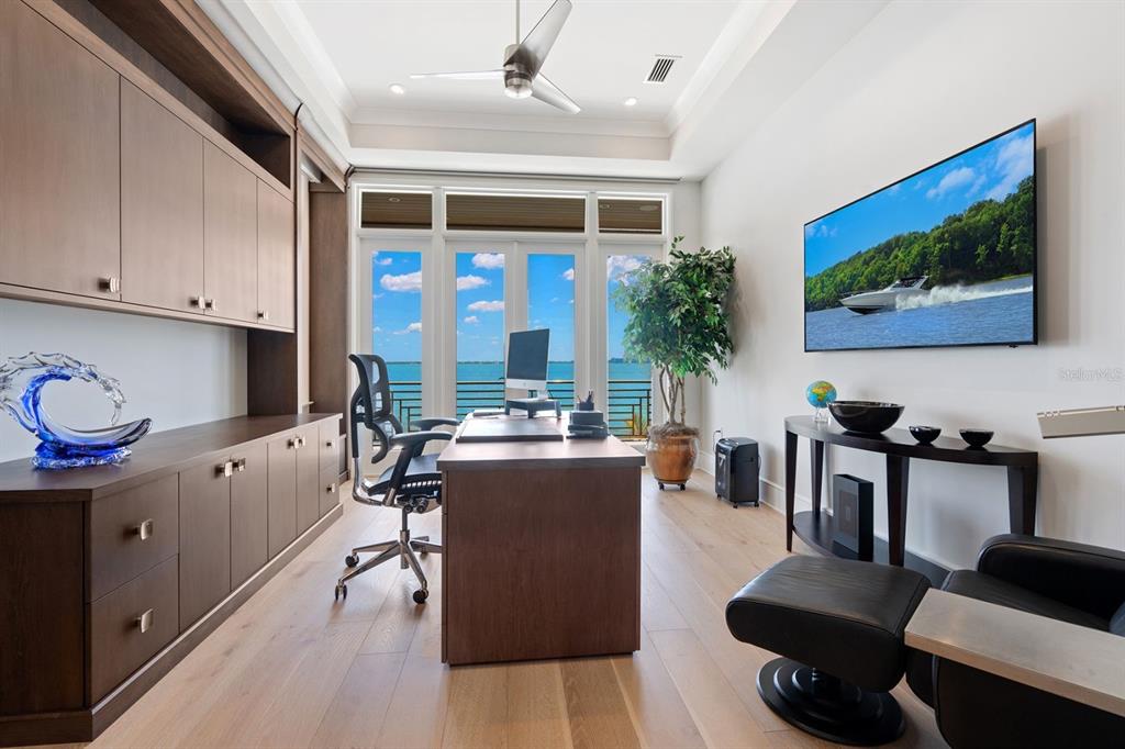 600 Putter Lane Longboat Key, FL 34228 - Photo 6 of 44 a living room with furniture kitchen view and a large window