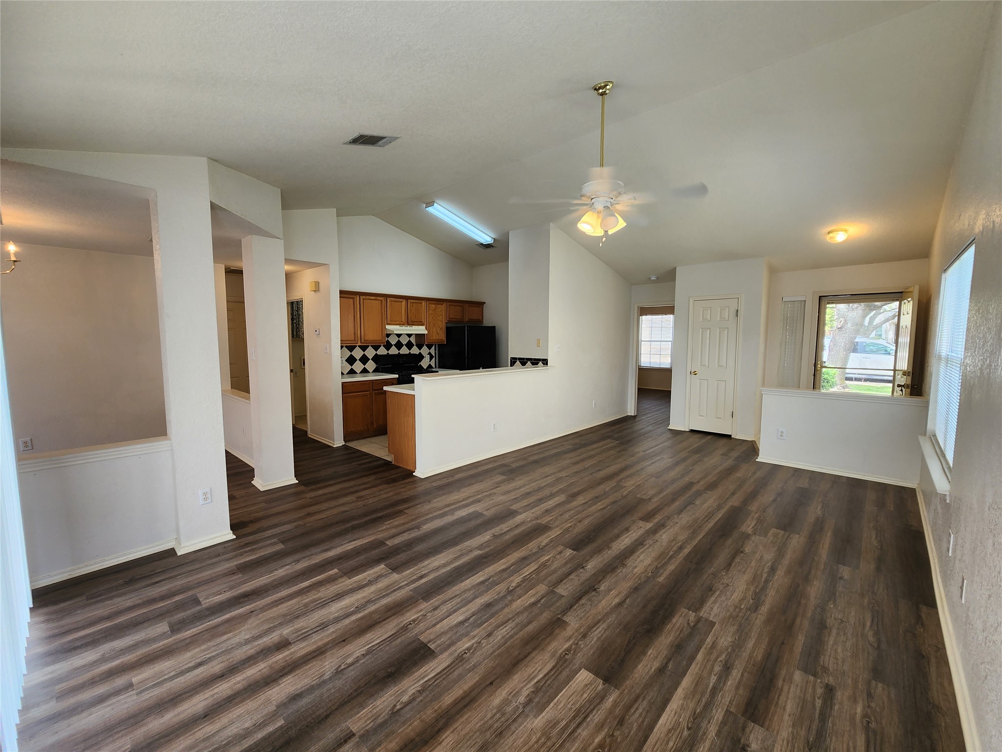 111 Prairie Springs Cove Georgetown, TX 78626 - Photo 8 of 27