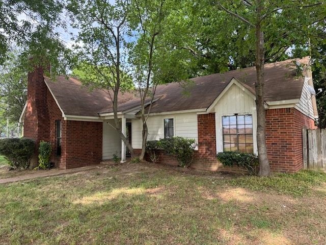 2670 Kate Bond Road Memphis, TN 38133 - Photo 11 of 13 a view of a house with a yard and potted plants