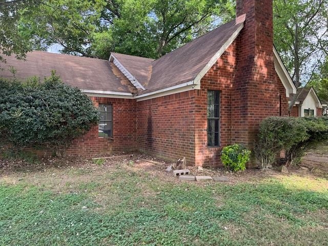 2670 Kate Bond Road Memphis, TN 38133 - Photo 13 of 13 a backyard of a house with plants and large tree