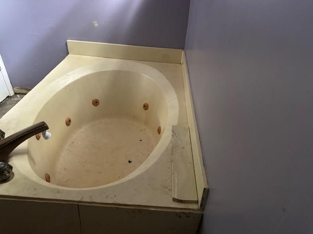 2670 Kate Bond Road Memphis, TN 38133 - Photo 7 of 13 a bathroom with a tub