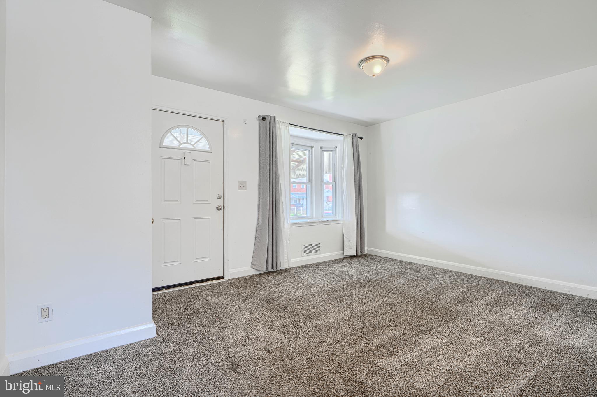 1020 Middlesex Road Baltimore, MD 21221 - Photo 8 of 29 Living Room