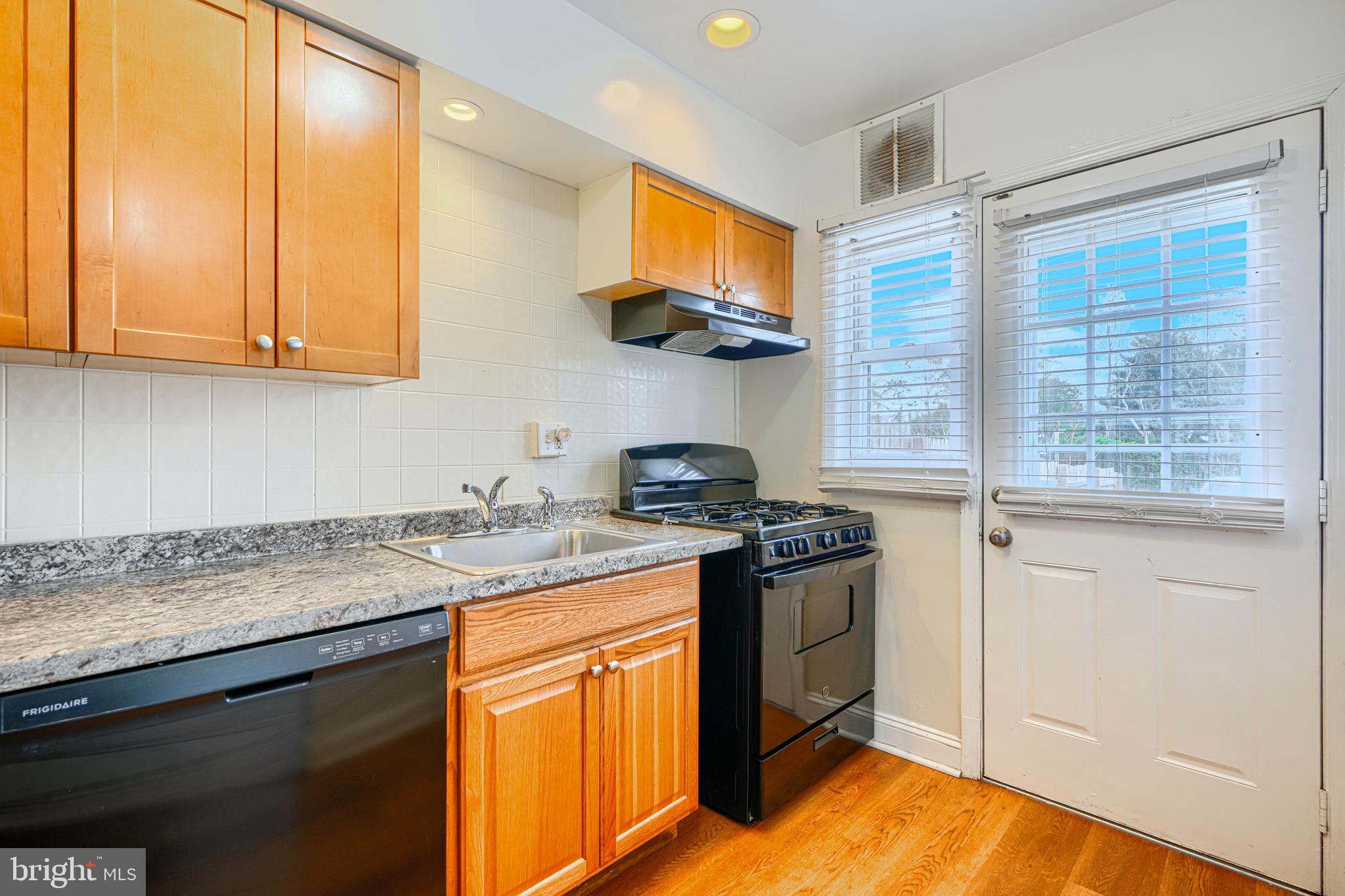 1020 Middlesex Road Baltimore, MD 21221 - Photo 10 of 29 Kitchen
