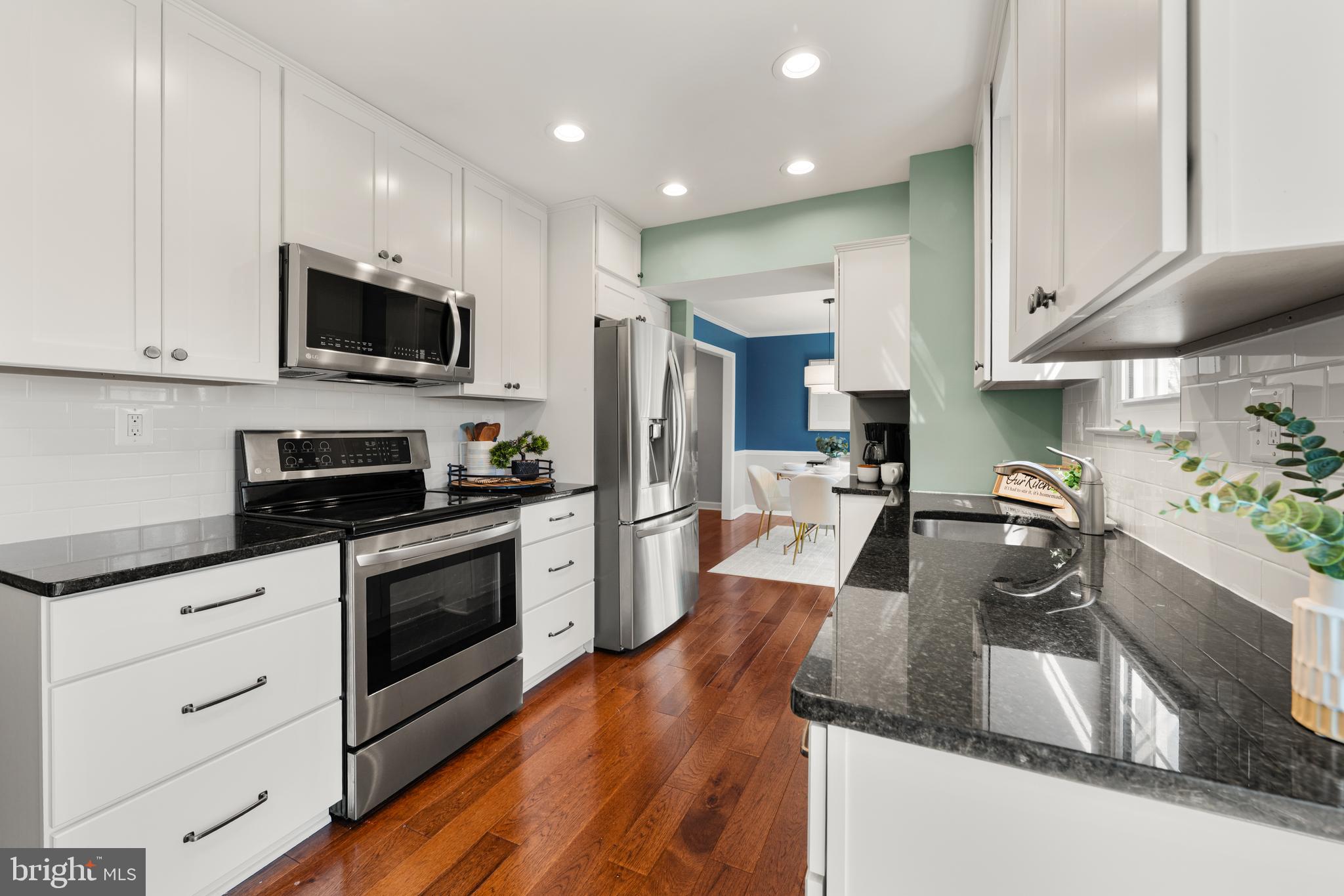 9078 Brook Ford Road Burke, VA 22015 - Photo 2 of 50 Bright Updated Kitchen