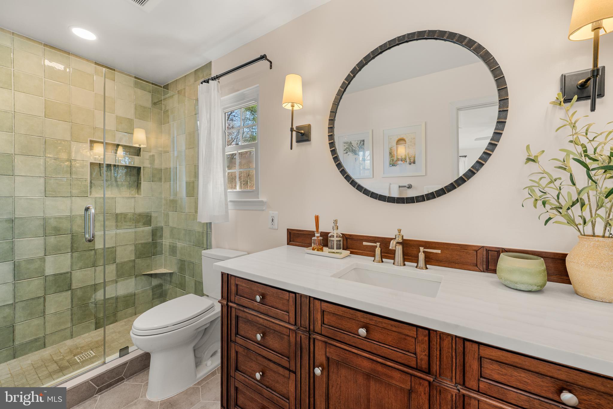 9078 Brook Ford Road Burke, VA 22015 - Photo 23 of 50 Primary En Suite Bathroom