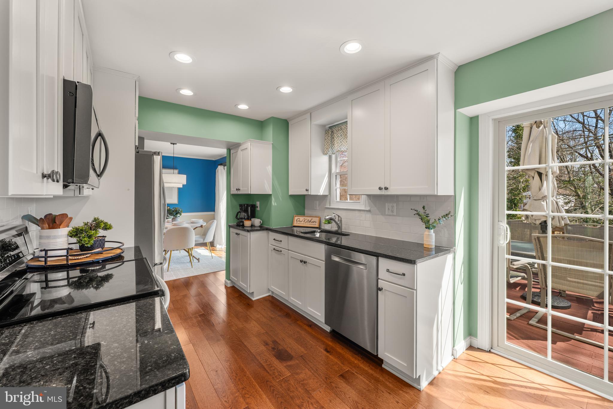 9078 Brook Ford Road Burke, VA 22015 - Photo 6 of 50 Bright Updated Kitchen