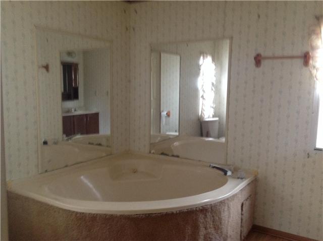 771 Jason Chapel Road Dickson, TN 37055 - Photo 8 of 17 Large whirlpool in master bath.
