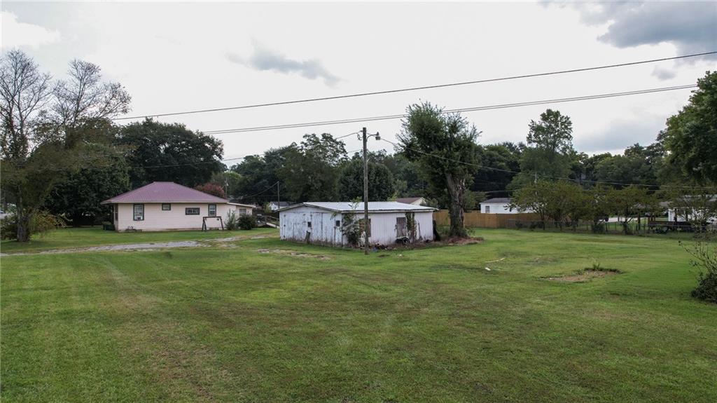 51 West Main Street Kingston, GA 30145 - Photo 5 of 15 a view of a house with a yard and sitting area