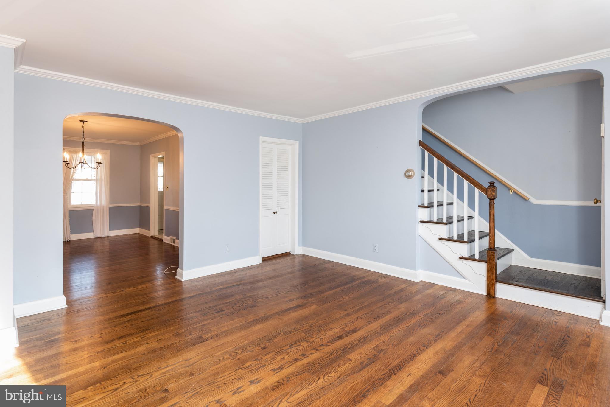 124 Overbrook Road Baltimore, MD 21212 - Photo 4 of 15 Spacious Living Room