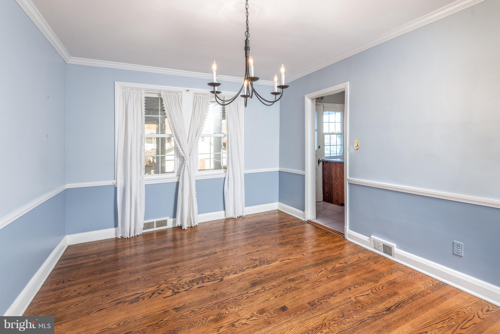 124 Overbrook Road Baltimore, MD 21212 - Photo 5 of 15 Traditional Living Room