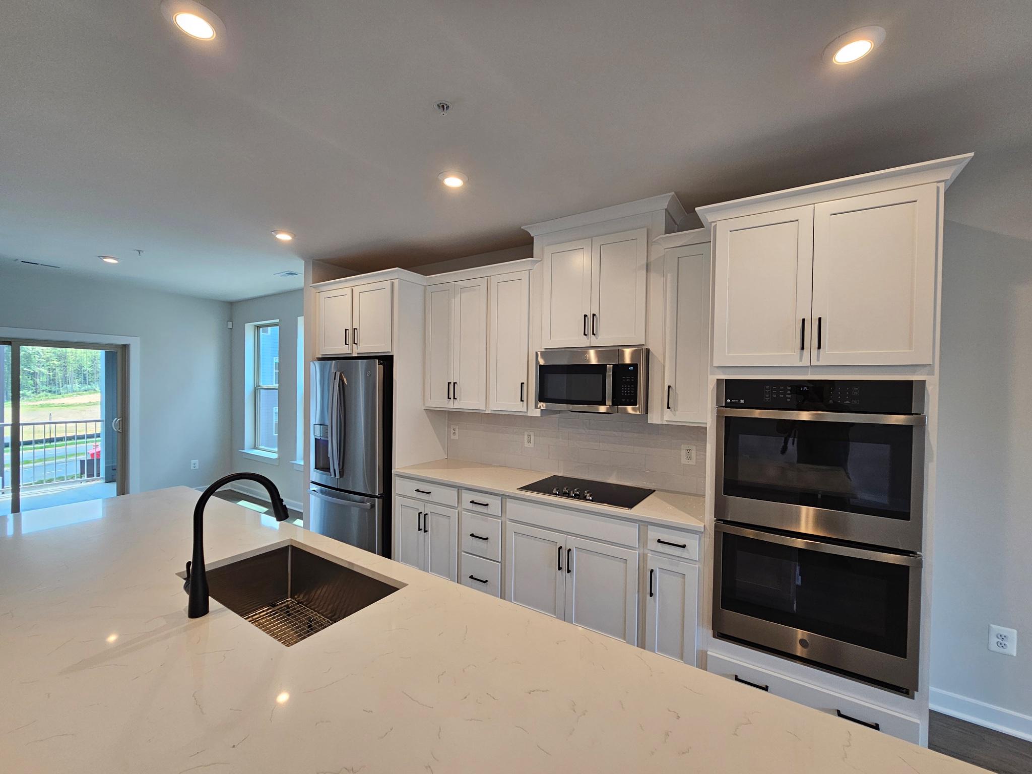 13721 Cobble Loop Woodbridge, VA 22193 - Photo 10 of 27 Lots of cabinet space in eat in kitchen.