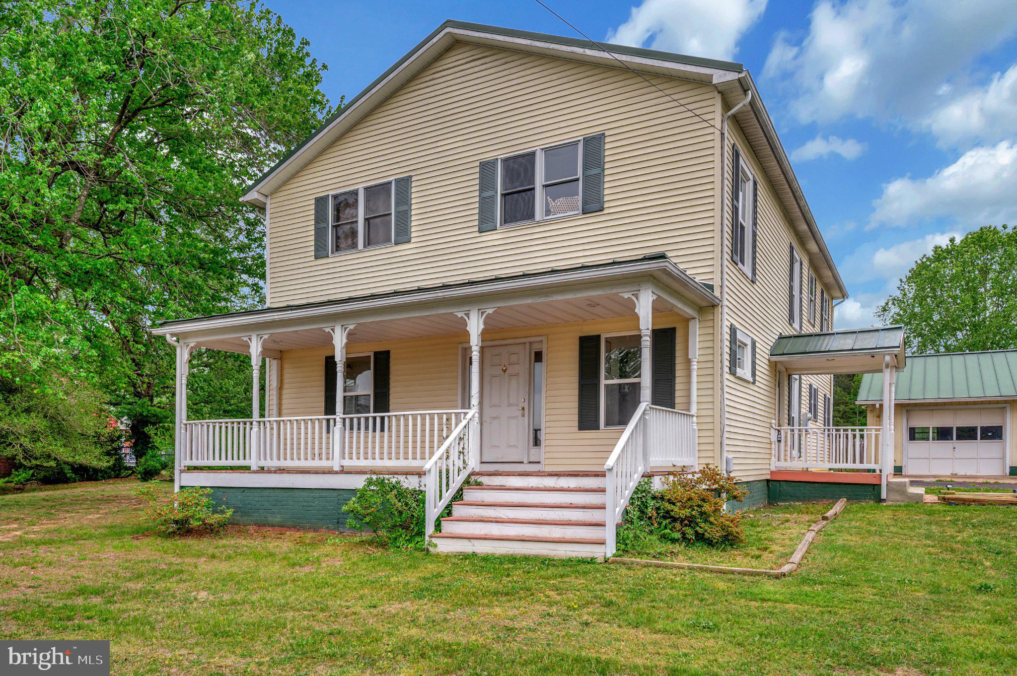 23202 Village Road Unionville, VA 22567 - Photo 49 of 58 a front view of a house with a garden