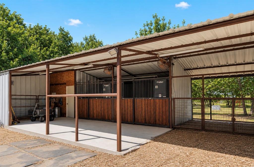 655 Hobson Bend Road Weatherford, TX 76088 - Photo 2 of 29 Gallery Image 2