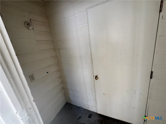 $1,250 | 209 Lackey Street, Cuero, TX 77954