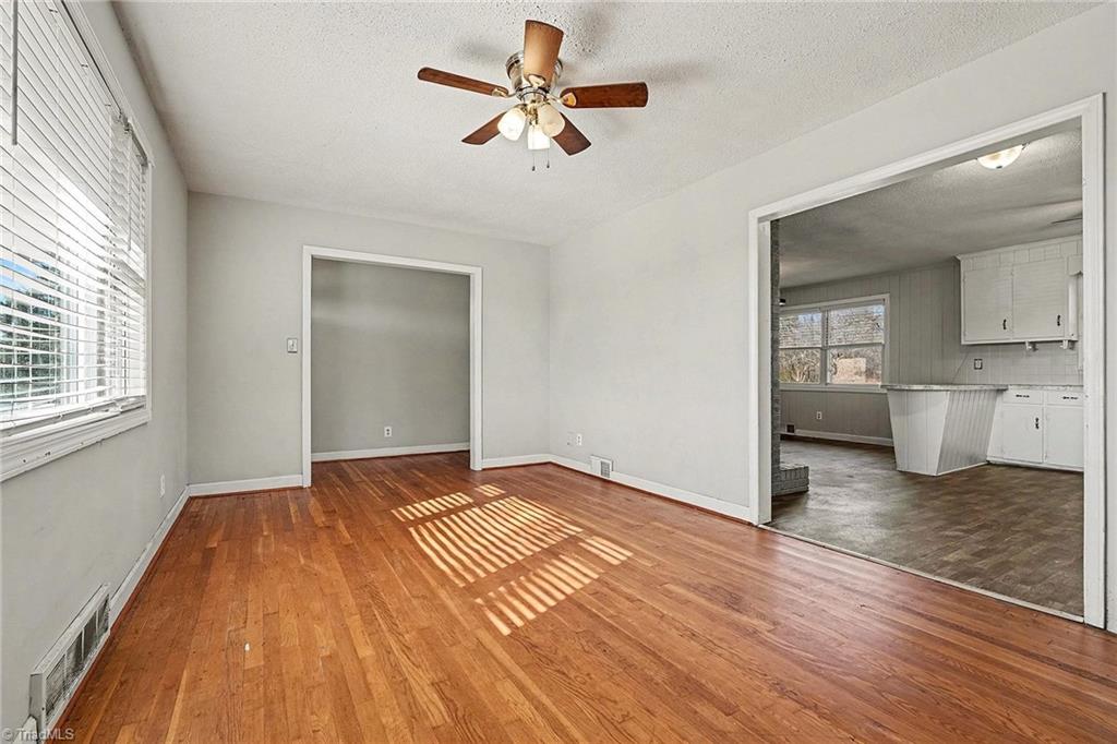 4405 Thomasville Road Winston-Salem, NC 27107 - Photo 12 of 29 Living Room