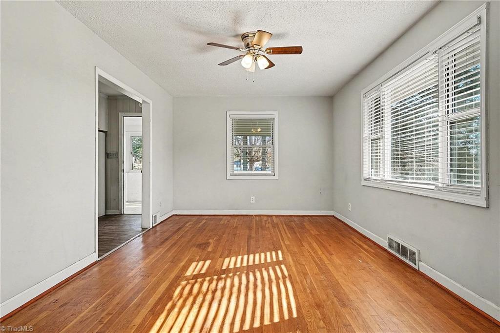 4405 Thomasville Road Winston-Salem, NC 27107 - Photo 13 of 29 living Room