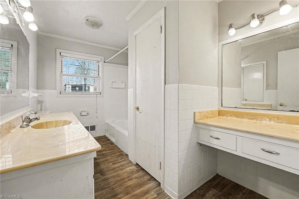 4405 Thomasville Road Winston-Salem, NC 27107 - Photo 16 of 29 Hallway Bathroom