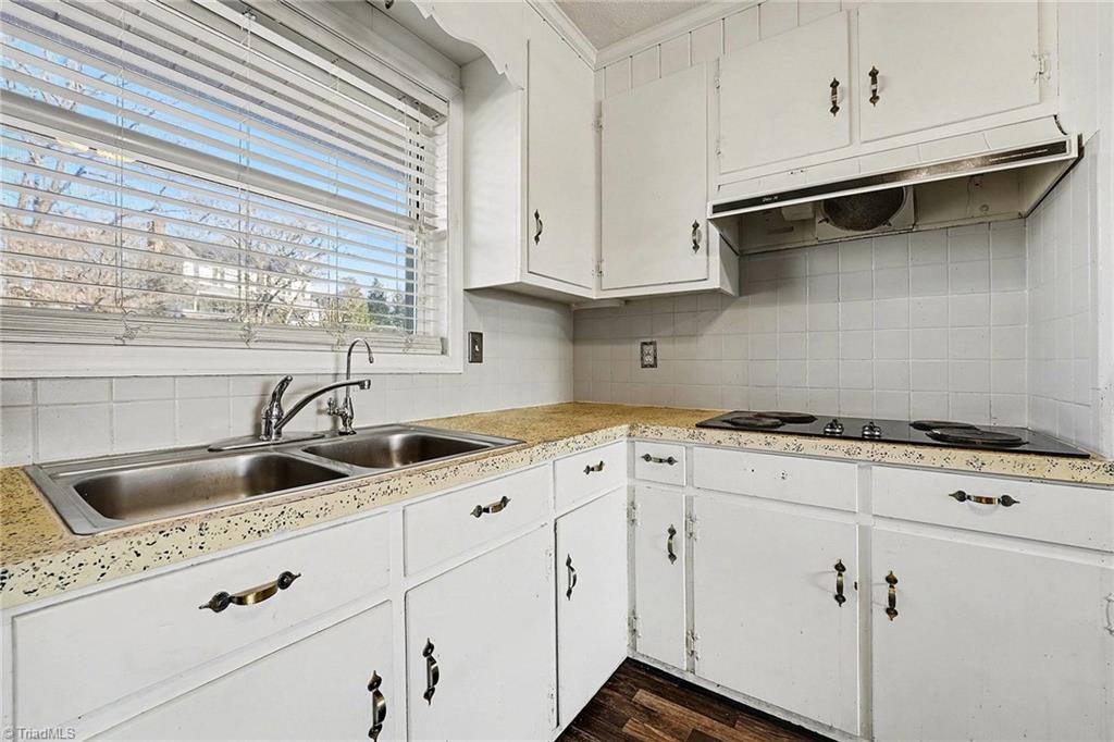 4405 Thomasville Road Winston-Salem, NC 27107 - Photo 10 of 29 Kitchen
