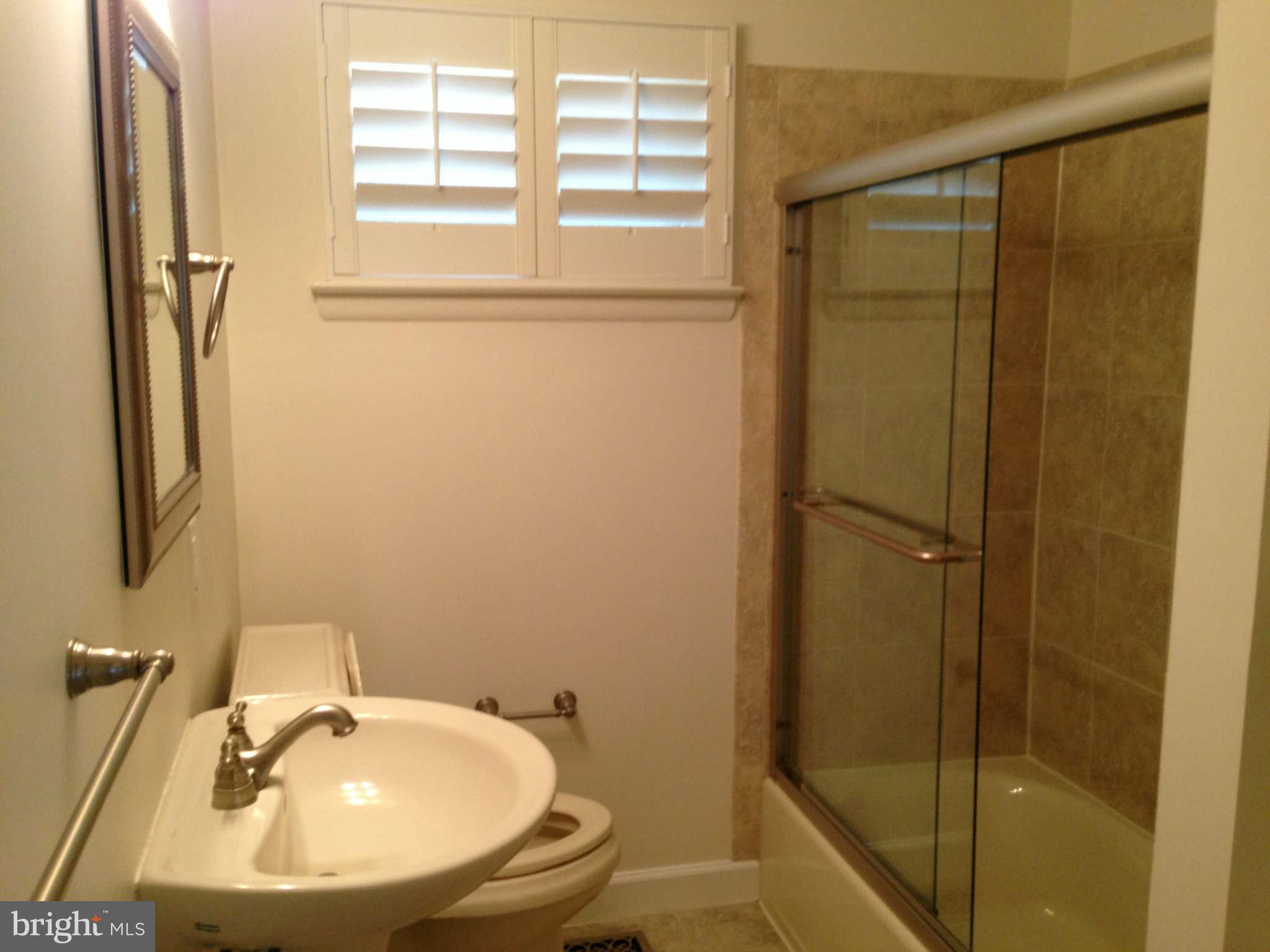 1704 Lee Road Fort Washington, MD 20744 - Photo 12 of 20 Bath (Master)