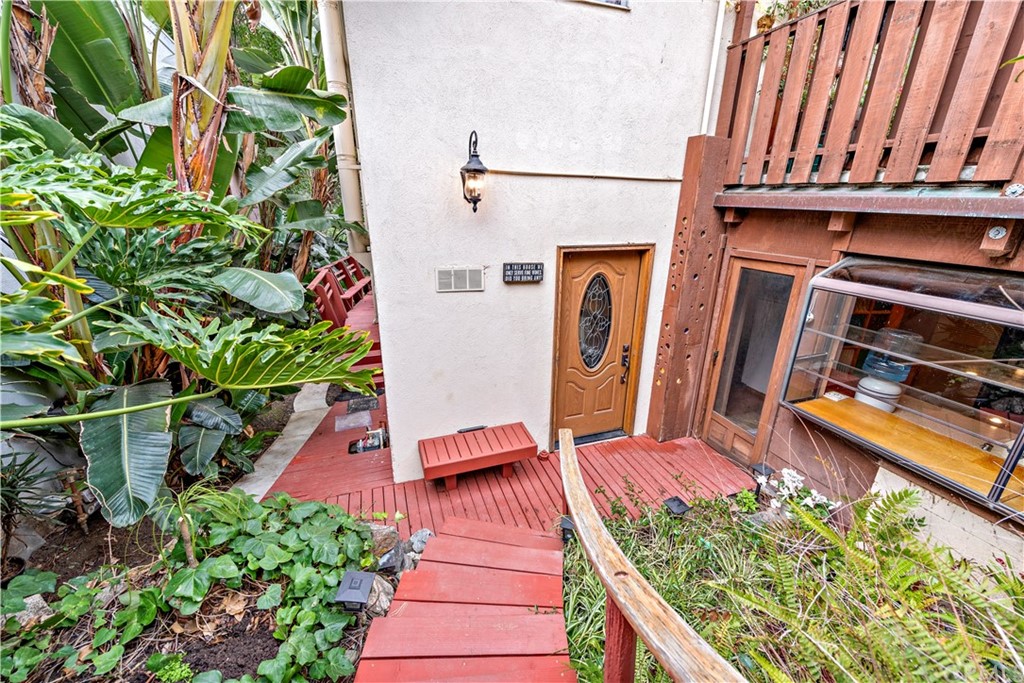 645 Griffith Way Laguna Beach, CA 92651 - Photo 22 of 55 a backyard of a house with lots of green space