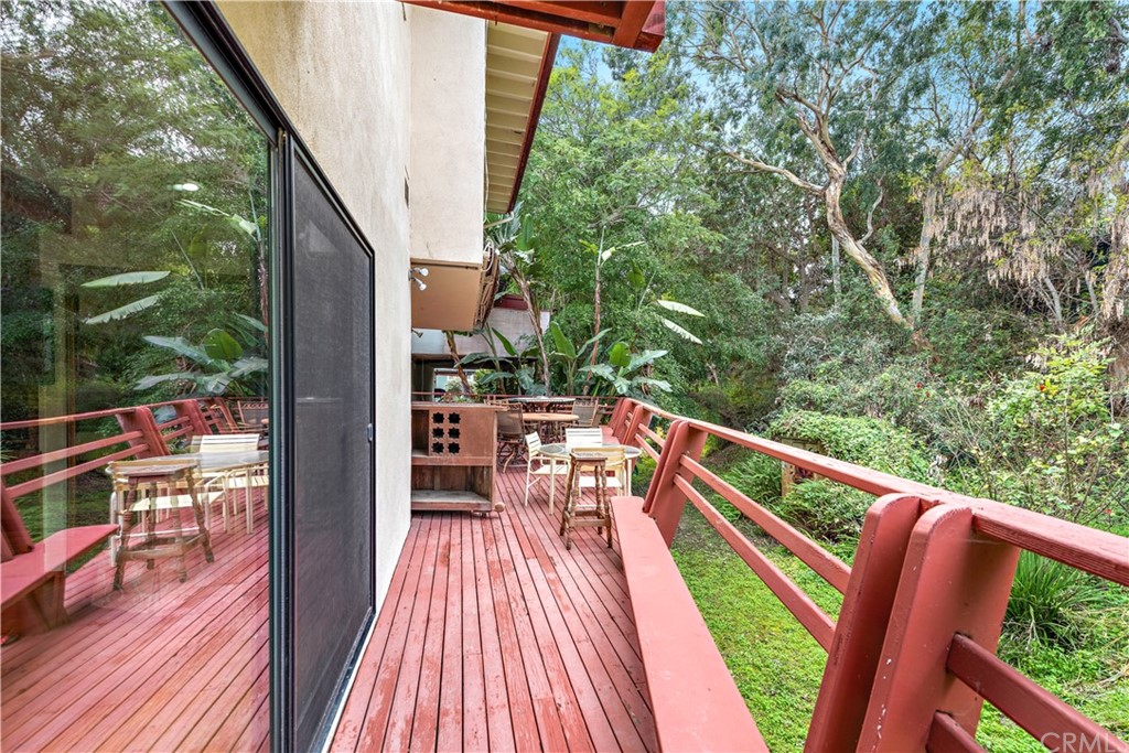 645 Griffith Way Laguna Beach, CA 92651 - Photo 41 of 55 a balcony with wooden floor and outdoor seating