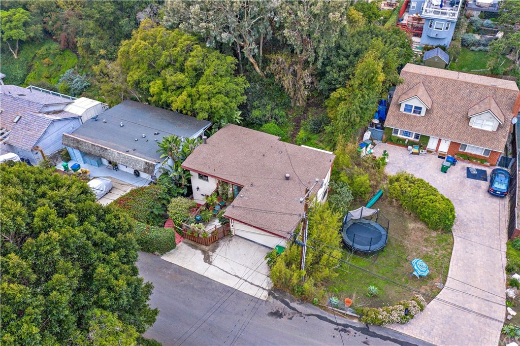 645 Griffith Way Laguna Beach, CA 92651 - Photo 53 of 55 an aerial view of a house with yard swimming pool and outdoor seating