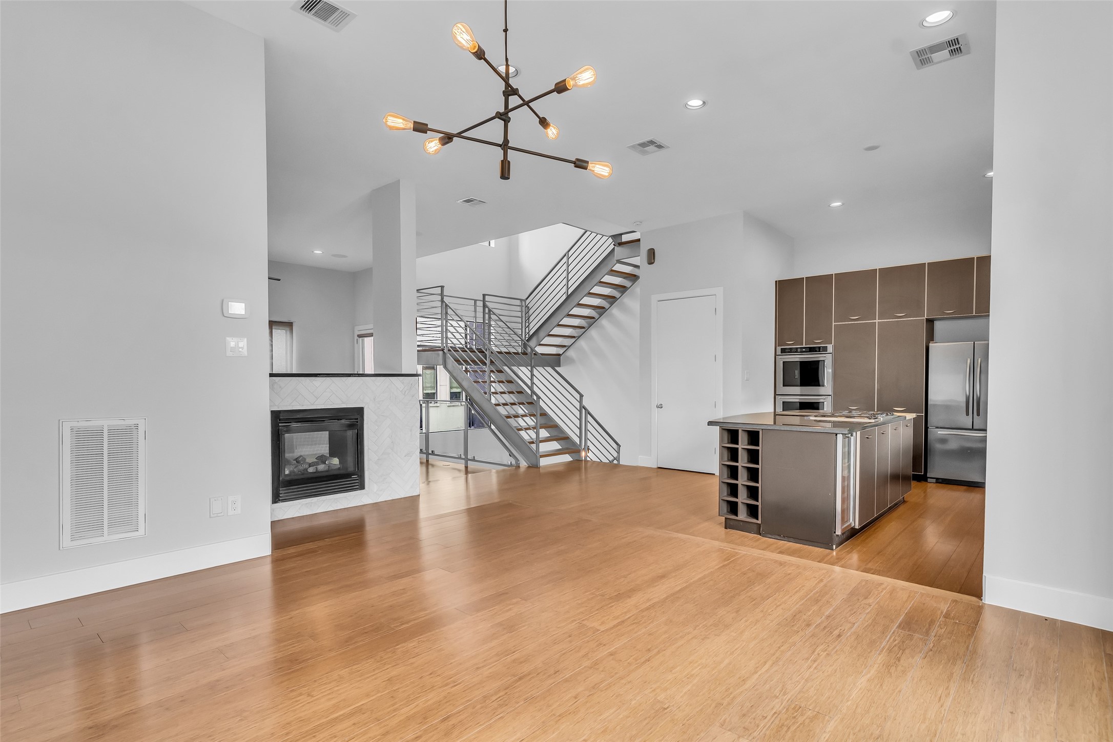 1802 Hickory Street Houston, TX 77007 - Photo 13 of 46