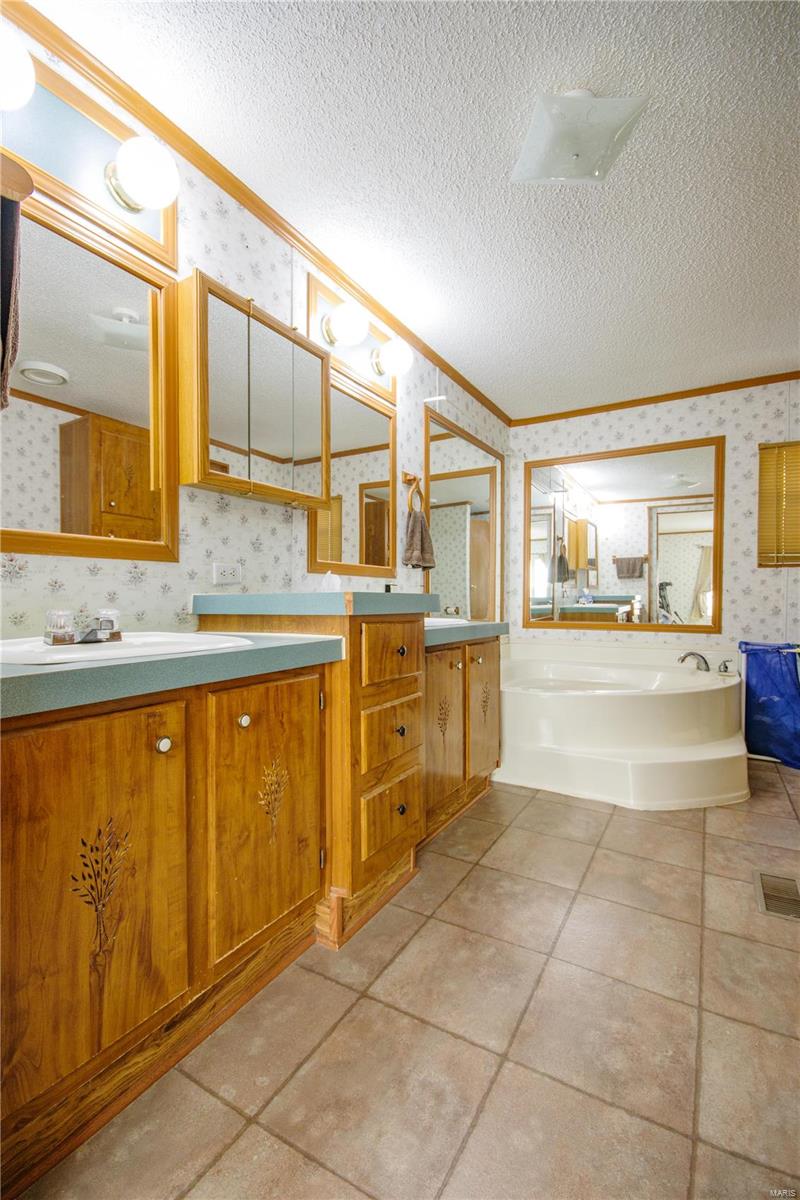 1469 North Carlyle Road Vandalia, IL 62471 - Photo 12 of 17