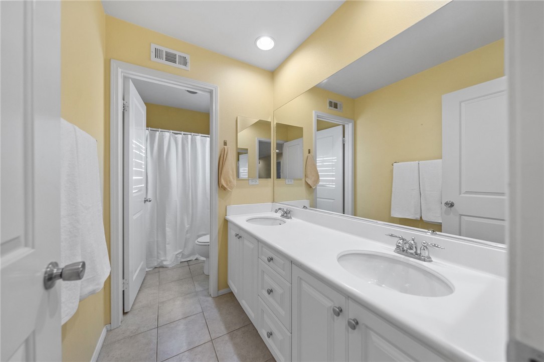 29248 Easton Place Temecula, CA 92591 - Photo 27 of 47 a spacious bathroom with a double vanity sink mirror and double