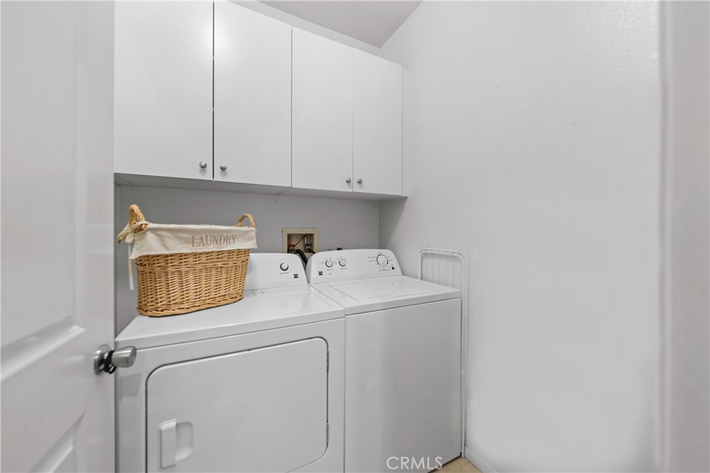 29248 Easton Place Temecula, CA 92591 - Photo 33 of 47 a utility room with dryer and washer