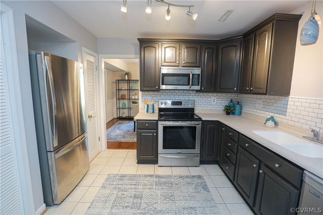 12935 Ashtree Road Midlothian, VA 23114 - Photo 17 of 50 a kitchen with stainless steel appliances granite countertop a refrigerator stove and sink
