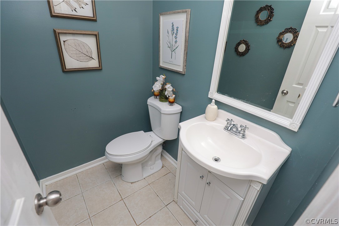 12935 Ashtree Road Midlothian, VA 23114 - Photo 27 of 50 a bathroom with a toilet a sink and mirror