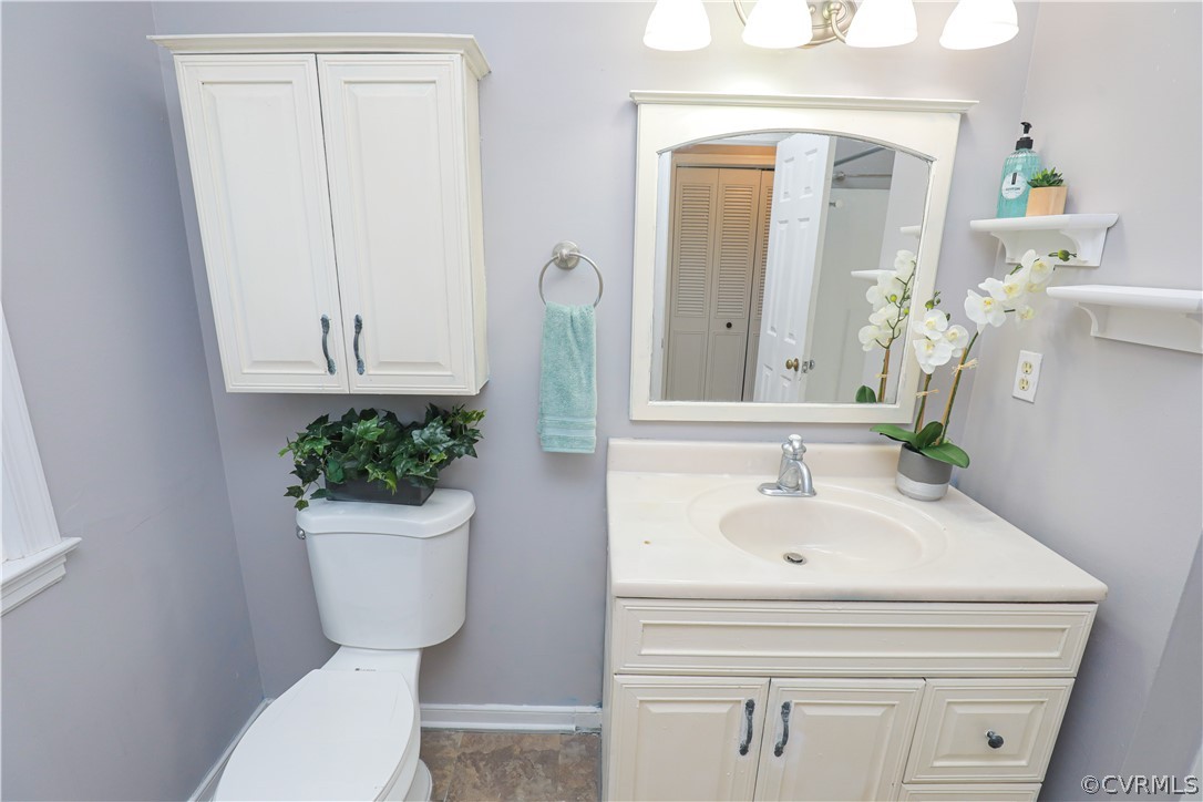 12935 Ashtree Road Midlothian, VA 23114 - Photo 32 of 50 a bathroom with a toilet sink and mirror