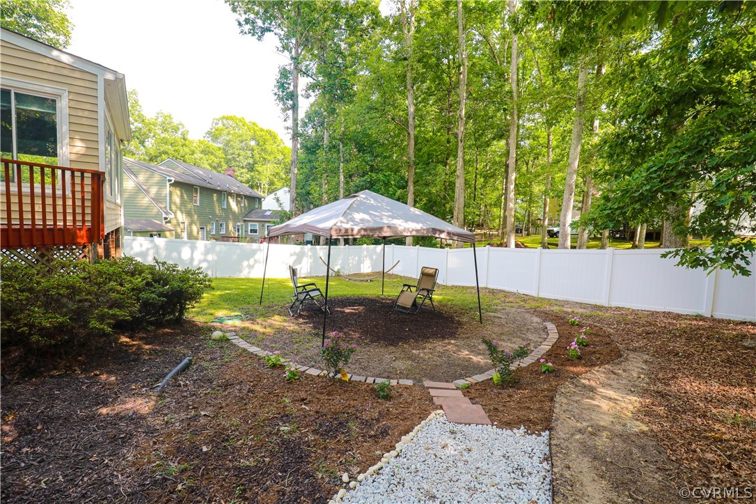 12935 Ashtree Road Midlothian, VA 23114 - Photo 42 of 50 a backyard of a house with table and chairs