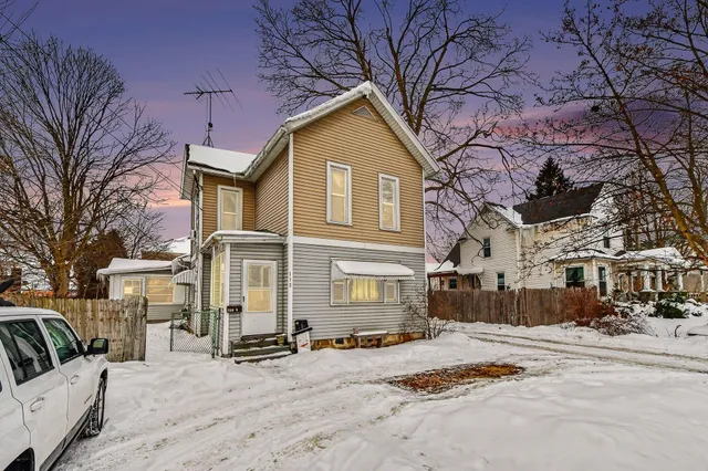 $289,900 | 118 North Hudson Street Southeast, Lowell, MI 49331