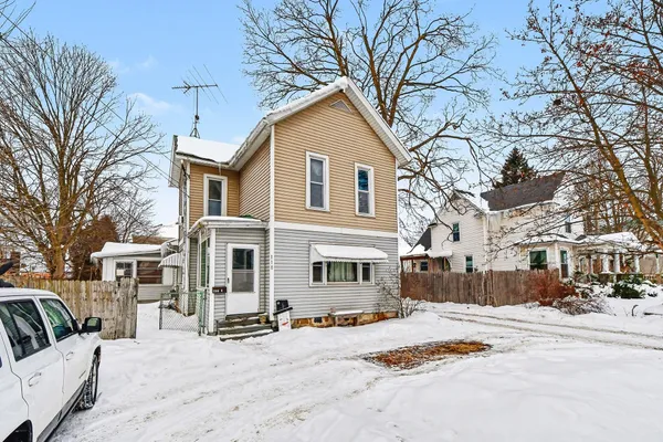 $289,900 | 118 North Hudson Street Southeast, Lowell, MI 49331
