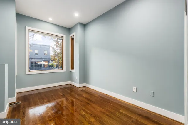 a view of empty room with window